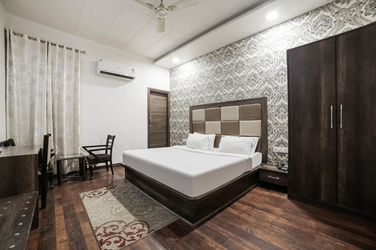 Hotel Townhouse Hollywood Heights à Amritsar Extérieur photo