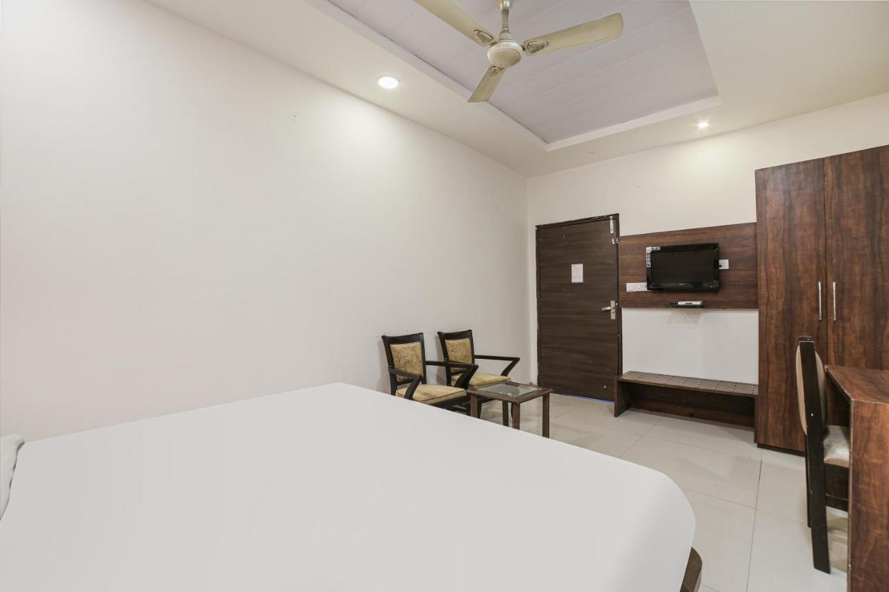 Hotel Townhouse Hollywood Heights à Amritsar Extérieur photo