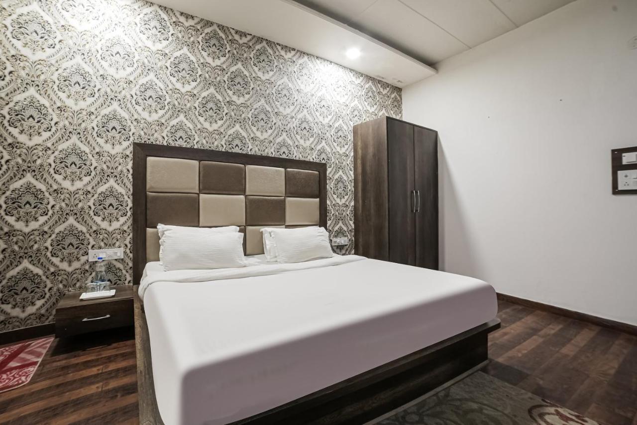 Hotel Townhouse Hollywood Heights à Amritsar Extérieur photo