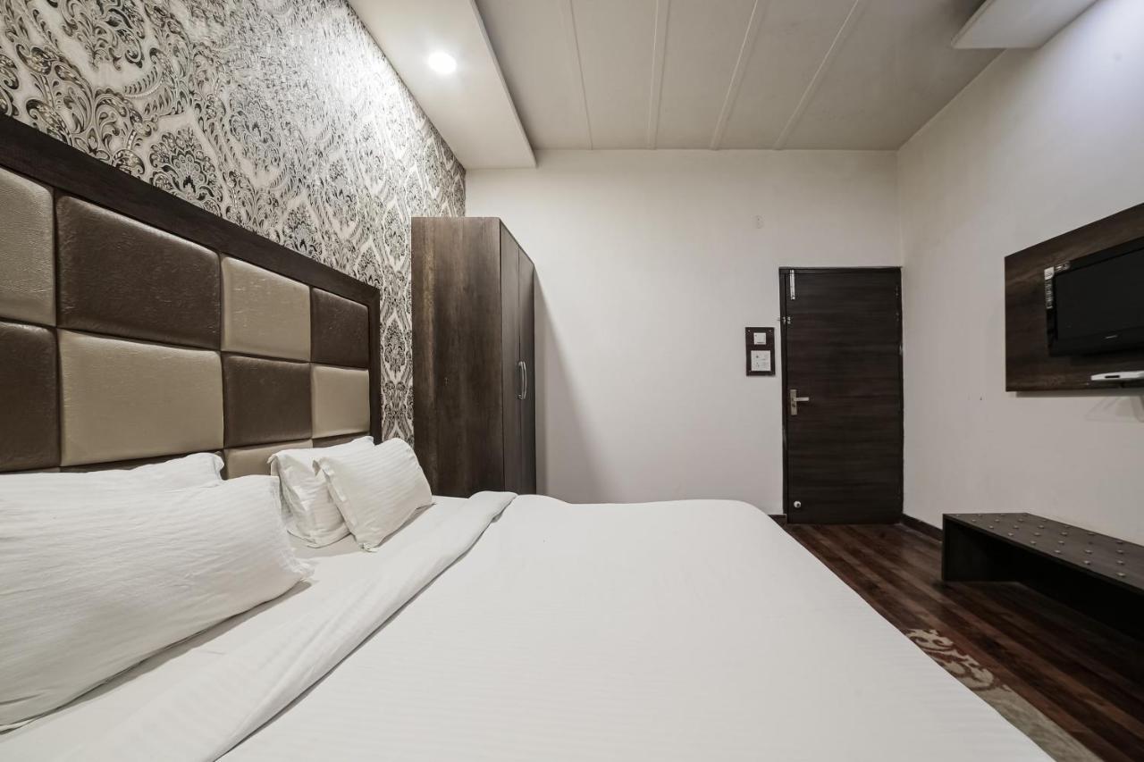Hotel Townhouse Hollywood Heights à Amritsar Extérieur photo