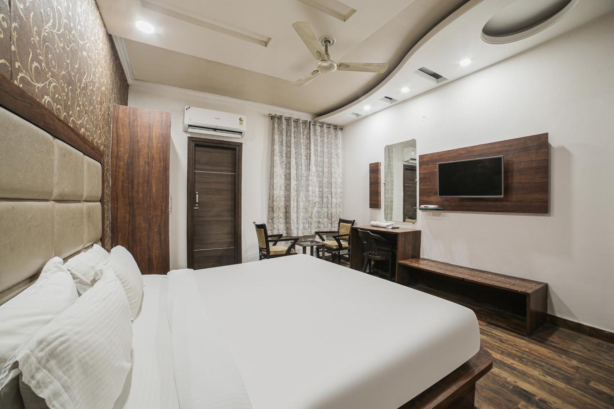 Hotel Townhouse Hollywood Heights à Amritsar Extérieur photo