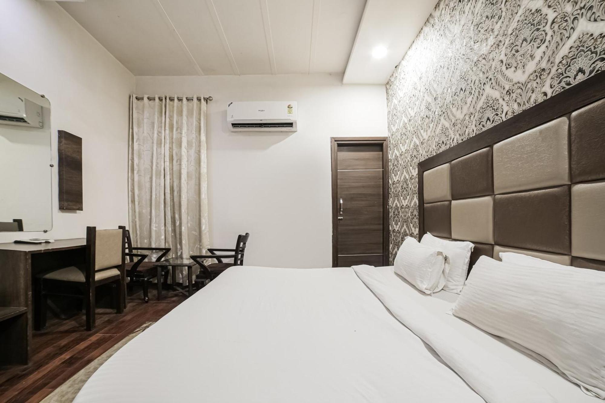 Hotel Townhouse Hollywood Heights à Amritsar Extérieur photo