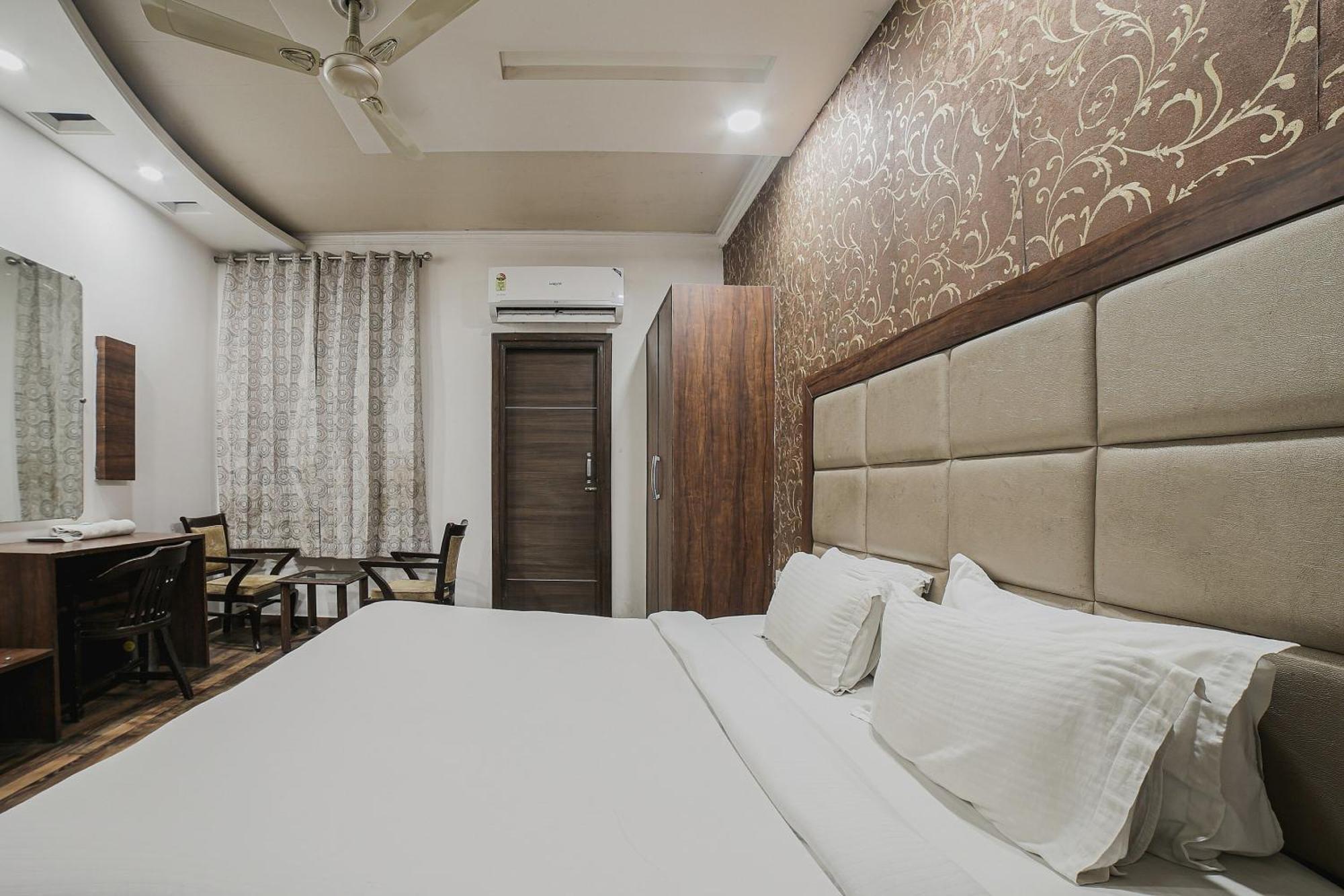 Hotel Townhouse Hollywood Heights à Amritsar Extérieur photo