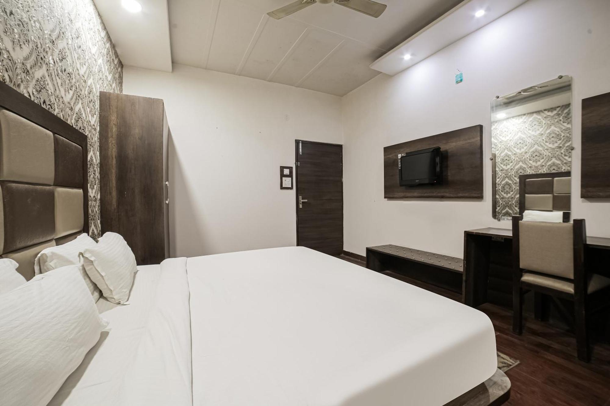 Hotel Townhouse Hollywood Heights à Amritsar Extérieur photo