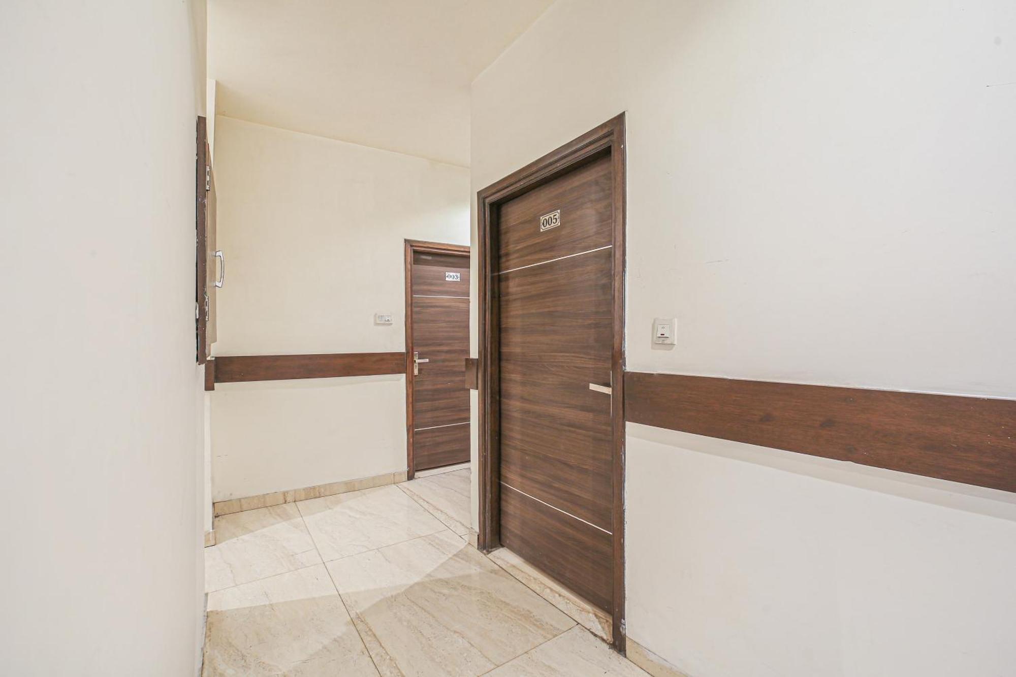 Hotel Townhouse Hollywood Heights à Amritsar Extérieur photo
