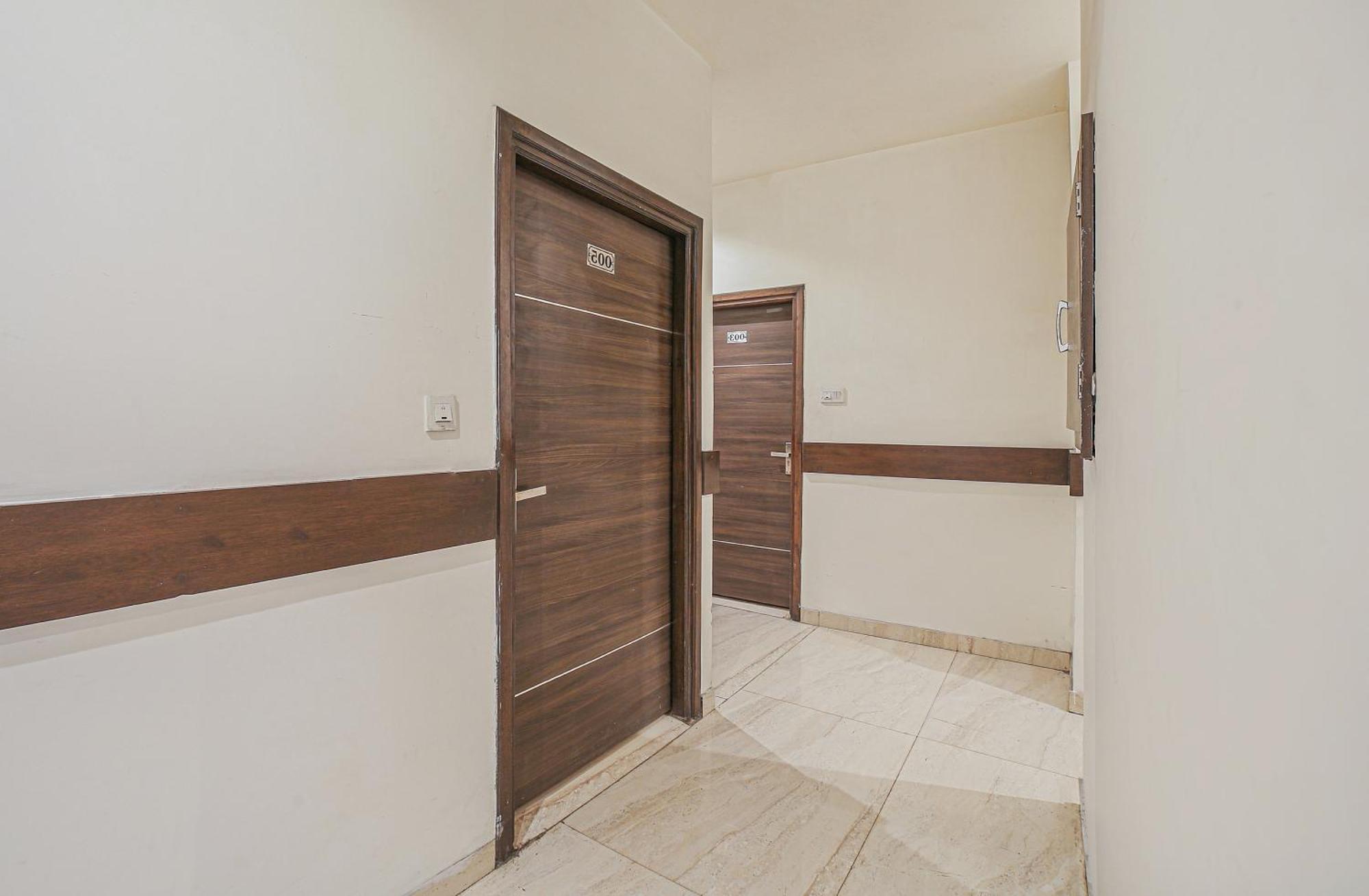Hotel Townhouse Hollywood Heights à Amritsar Extérieur photo